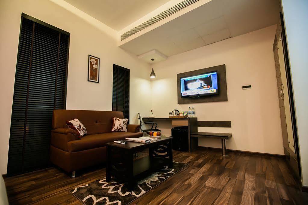 The Spin Hotel Chennai Exterior photo